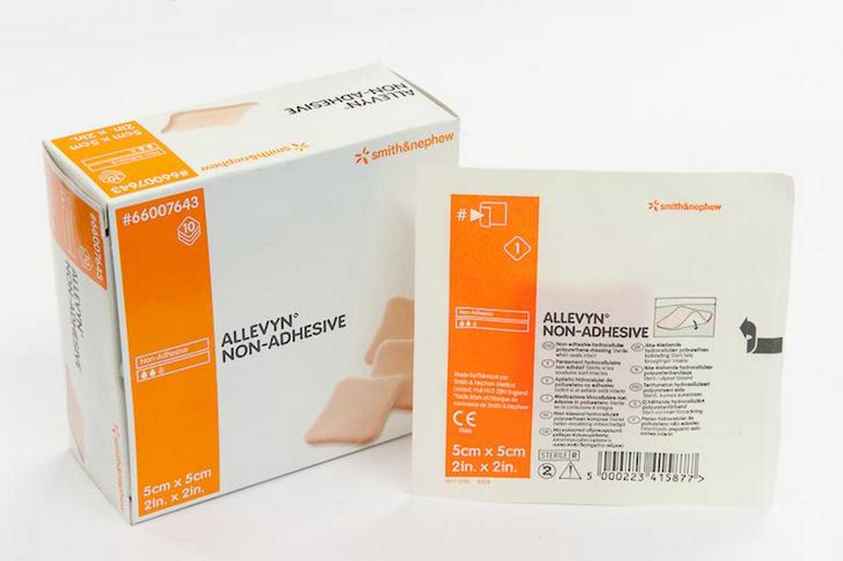 Smith and Nephew Allevyn Hydrocellular Non-Adhesive Dressing 5cm x 5cm (Single)