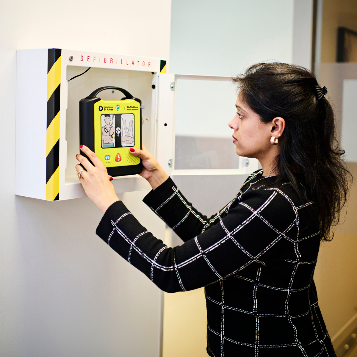 St John LifeBeat A1 Defibrillator 4